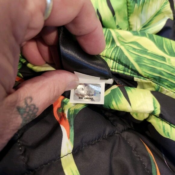 Rare find! Men’s The North Face Reversible Puffer Jacket Hawaiin Design  XL - Picture 8 of 9